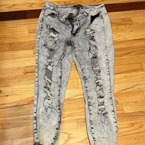 Women's Distressed Straight Leg Jeans in Gray